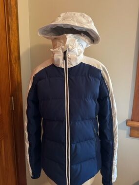 Spyder woman’s Gortex Down infinite ski jacket with detachable hood.